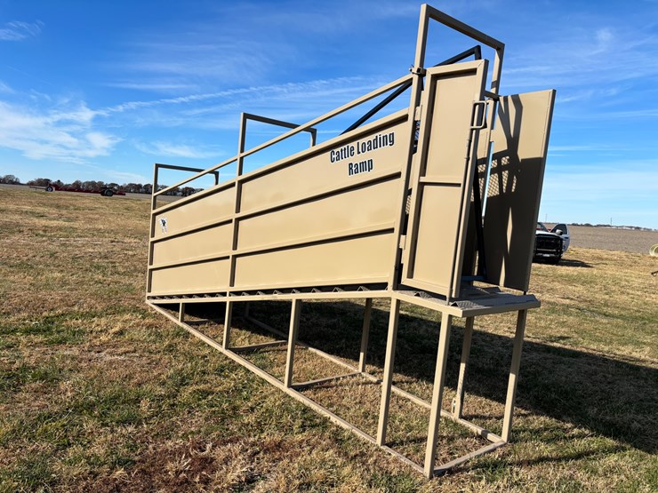 #1001-•-cattle-ramp-image-1