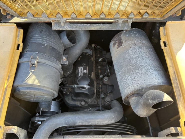 john-deere-240-image-25