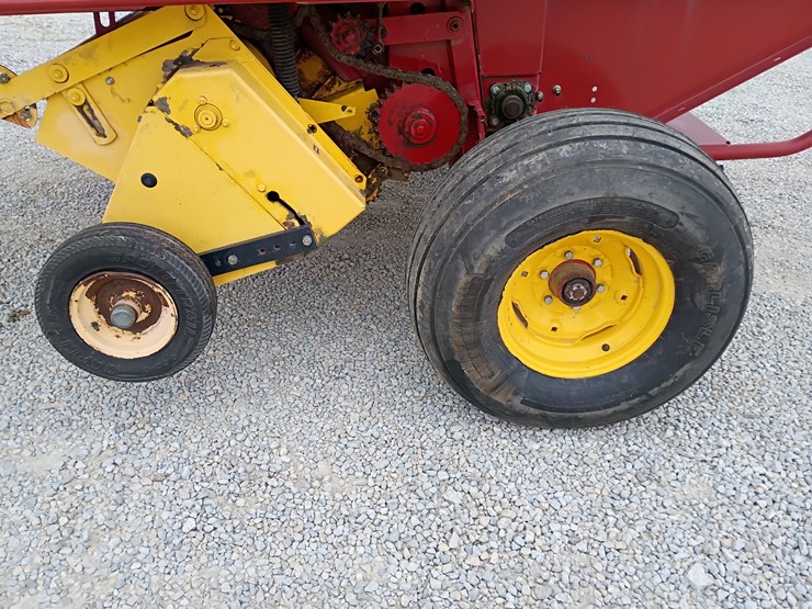 2014-new-holland-br7060-image-23