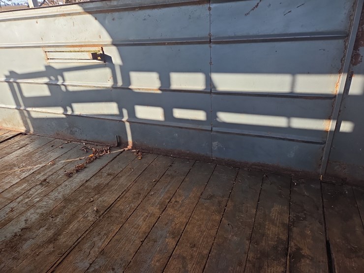 16'-ponderosa-livestock-trailer-image-30