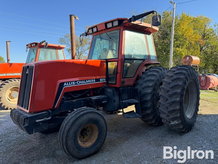 1982-allis-chalmers-8070-image-1