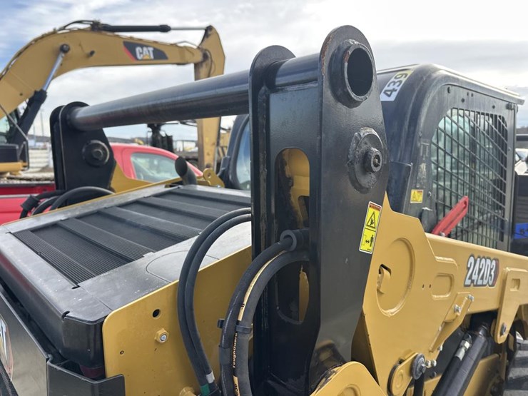2022-caterpillar-242d3-image-20