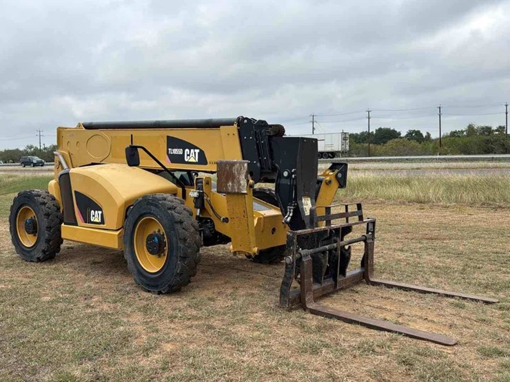 2019-caterpillar-tl1055d-image-3