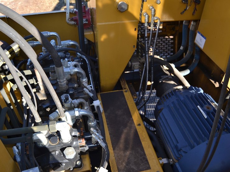 caterpillar-569-sm-image-4