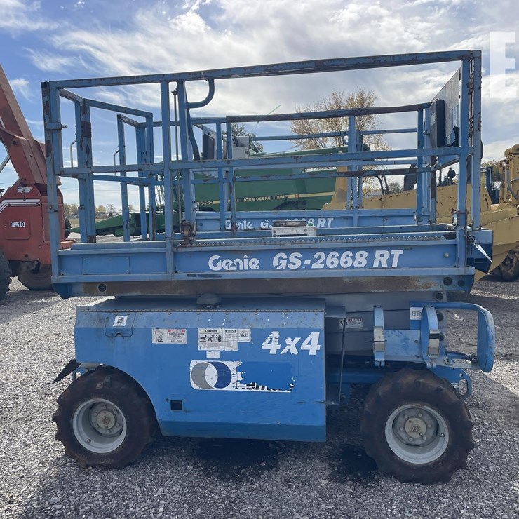 2000 GENIE GS2668RT