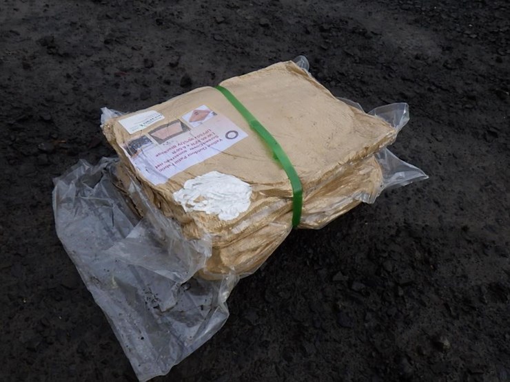 yellow-outdoor-fabric-screen-cover-image-2