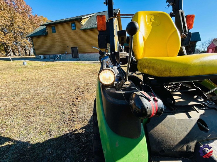 2016-john-deere-1025r-image-45