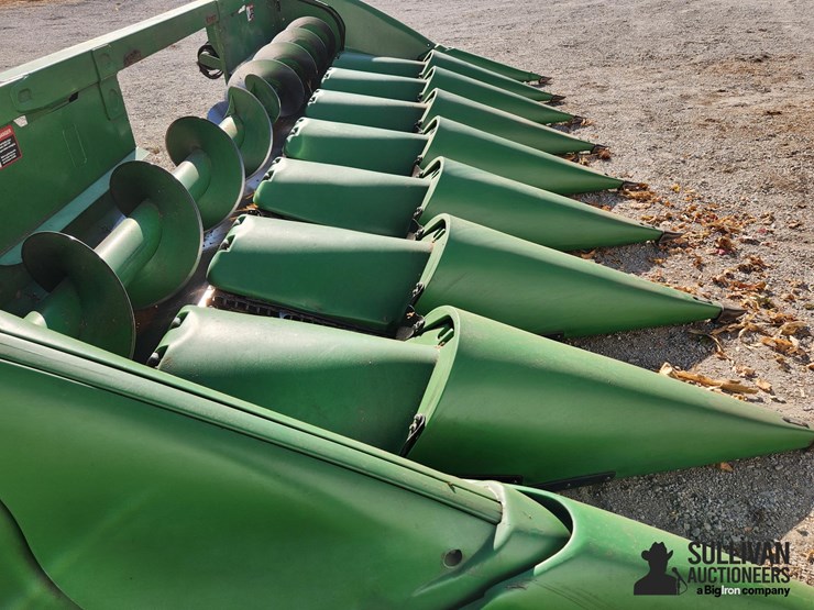 2012-john-deere-608c-image-12