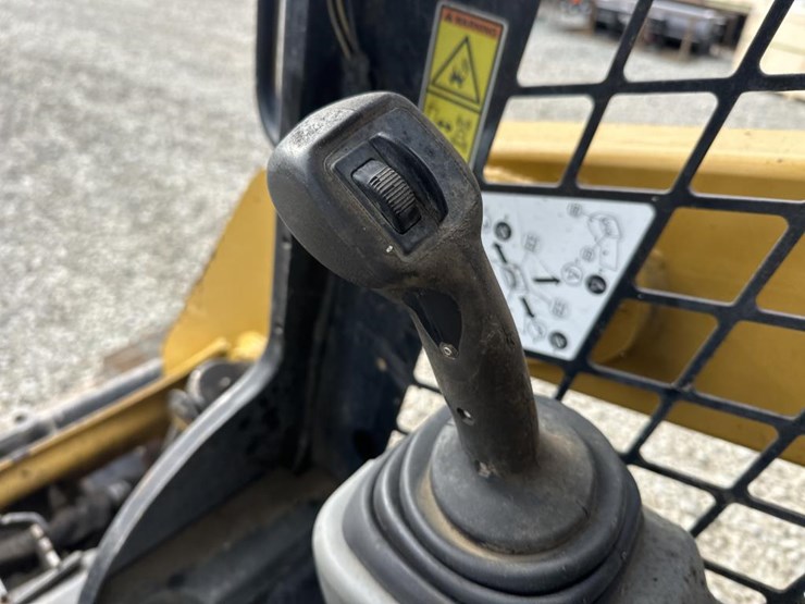 caterpillar-239d-image-31