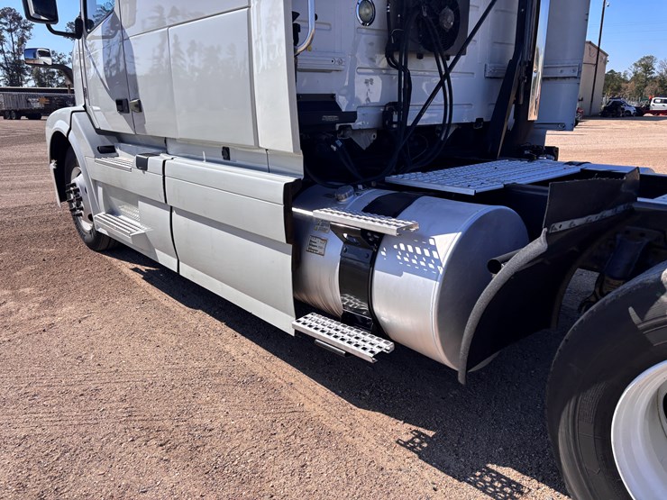 #16202-•-2015-volvo-image-12