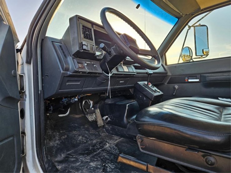 1997-imt-5200-image-56