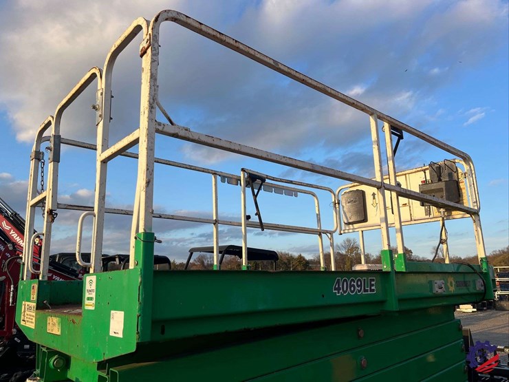 2015-jlg-4069le-image-17