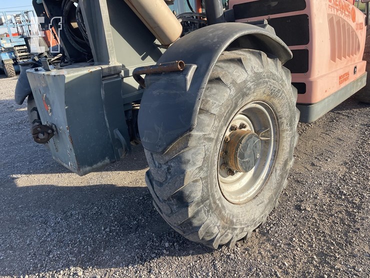 2011-jlg-g10-55a-image-18