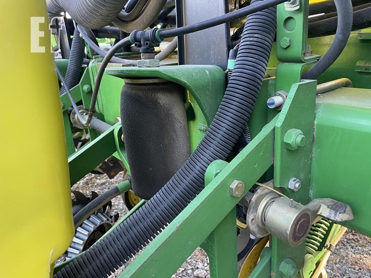 2011-john-deere-1770nt-image-31