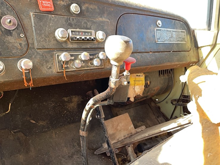 ih-load-star-1600-single-axle-grain-truck-image-34