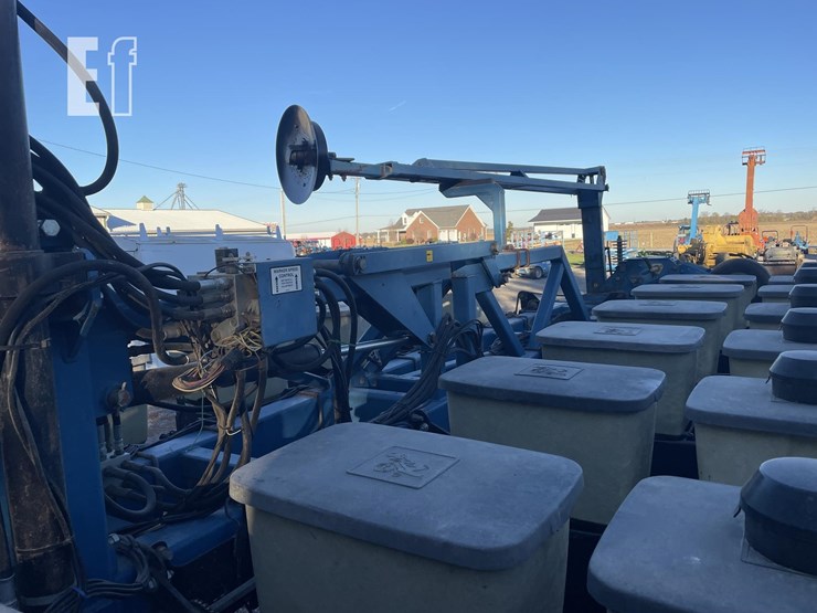 1997-kinze-2600-image-12