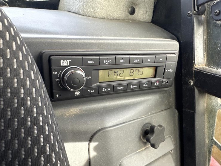 2022-caterpillar-242d3-image-38