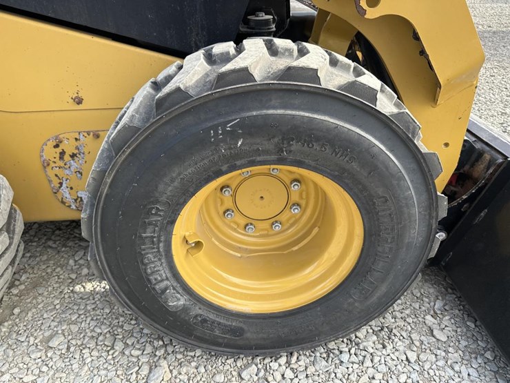 2022-caterpillar-242d3-image-47