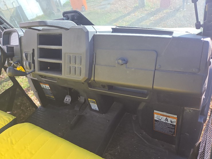 jd-xuv-835m-utv-image-7