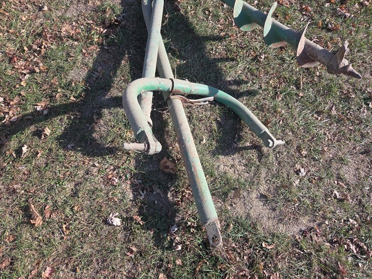 8"-3pt-pole-hole-auger-image-2
