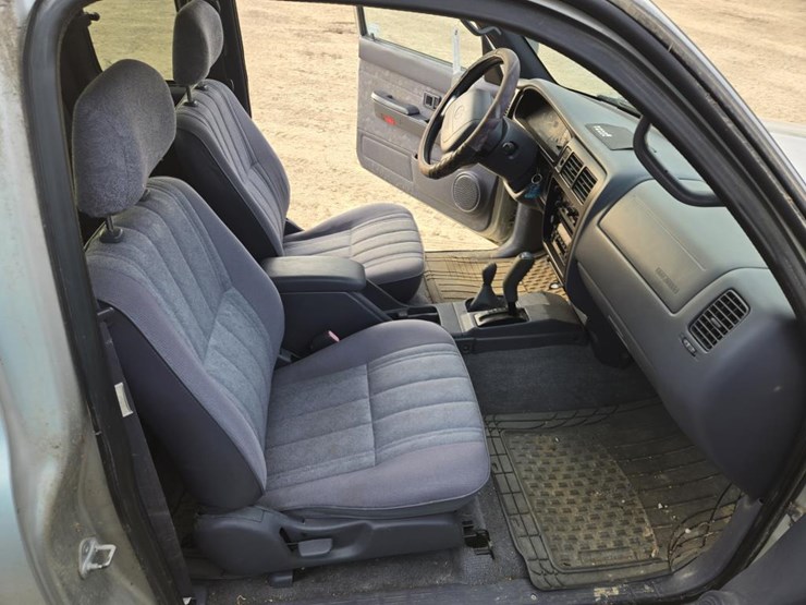 2000-toyota-tacoma-image-8