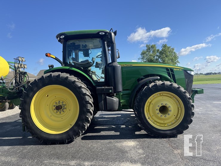 2013-john-deere-8235r-image-2