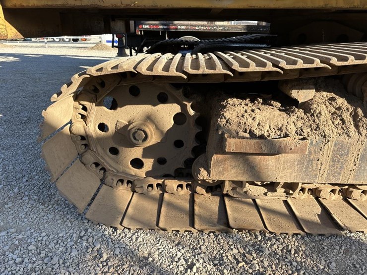 caterpillar-235-image-58