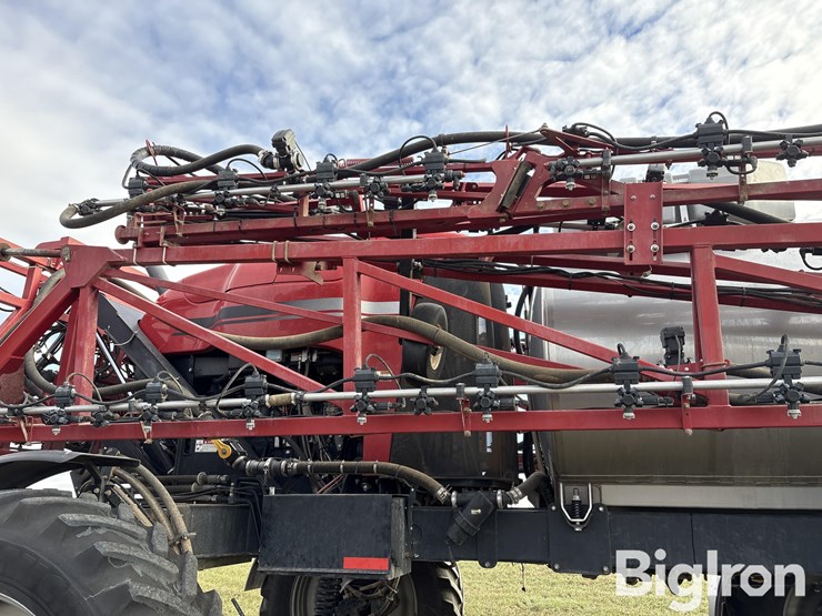 2017-case-ih-patriot-4440-image-17