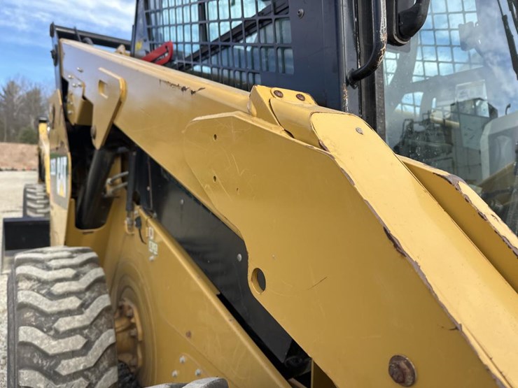 2016-caterpillar-262d-image-19