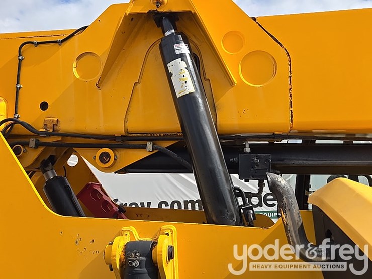 2017-jcb-510-56-image-74