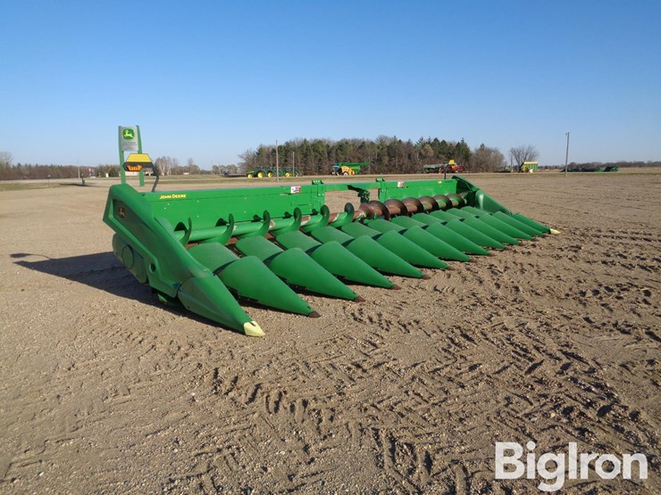 2023-john-deere-c12r-image-3