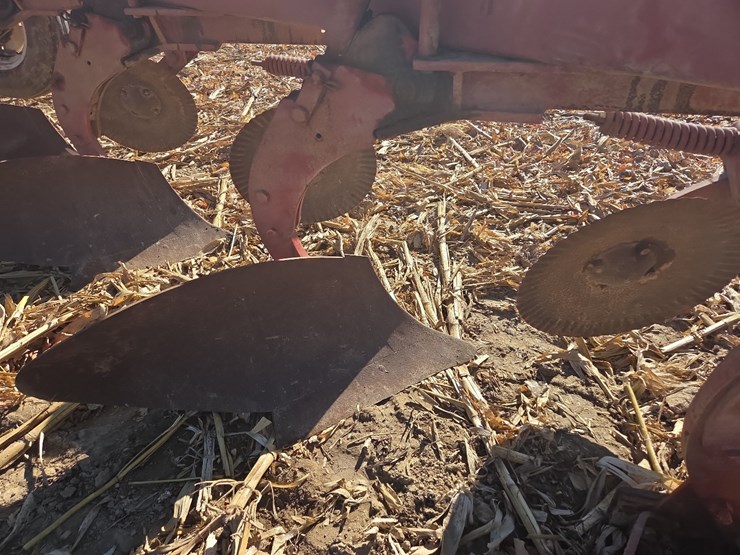 white-6-bottom-plow-image-9