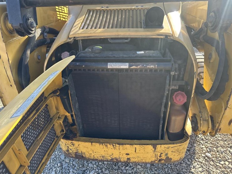 john-deere-240-image-24