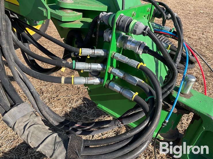 2010-john-deere-1790-image-11