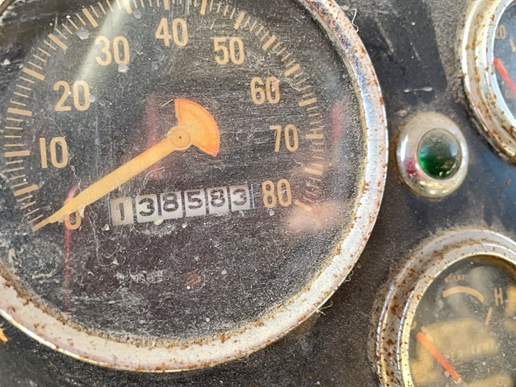 ih-load-star-1600-single-axle-grain-truck-image-37