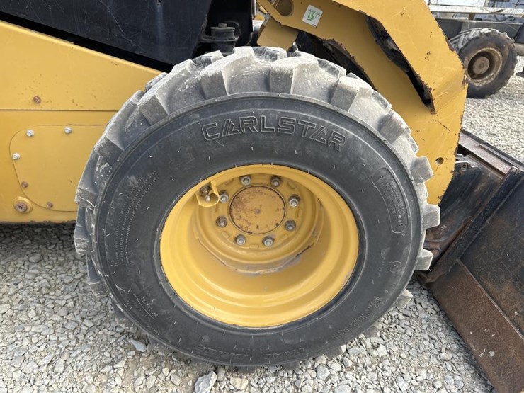 2016-caterpillar-262d-image-45