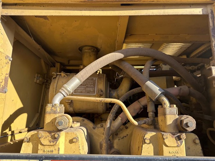 caterpillar-235-image-35