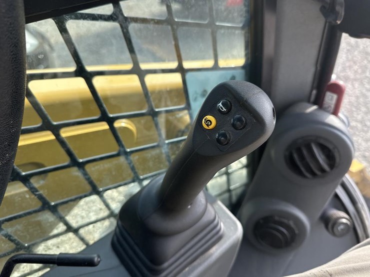 caterpillar-236d3-image-33