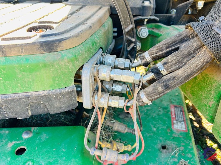 2016-john-deere-1025r-image-34