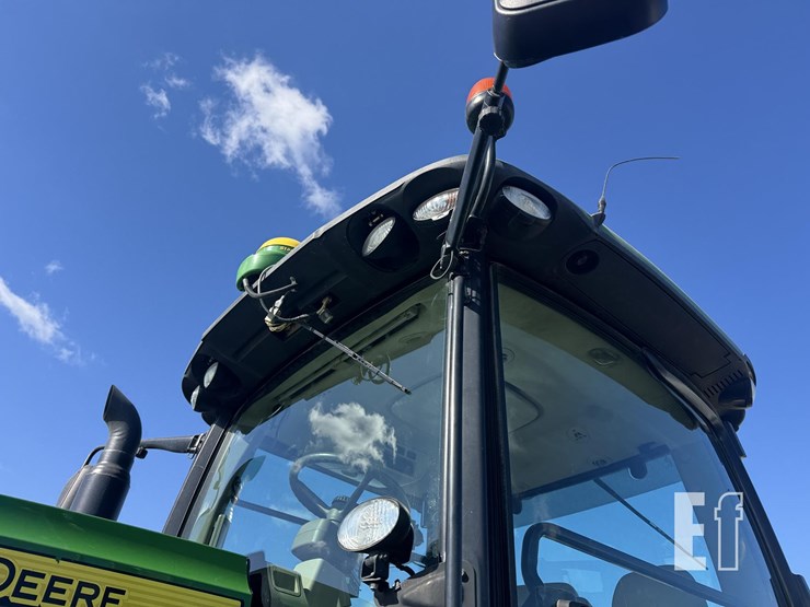 2013-john-deere-8235r-image-16