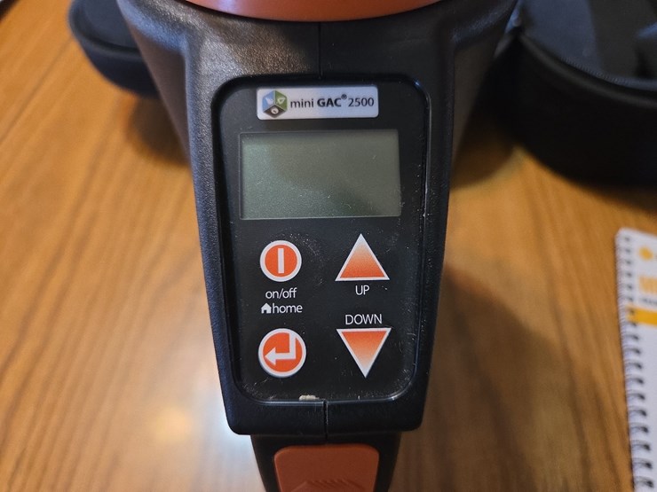 dickey-john-gac-mini-2500-grain-moisture-tester-image-2