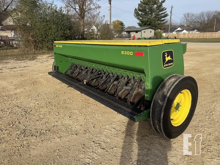 john-deere-8300-image-7