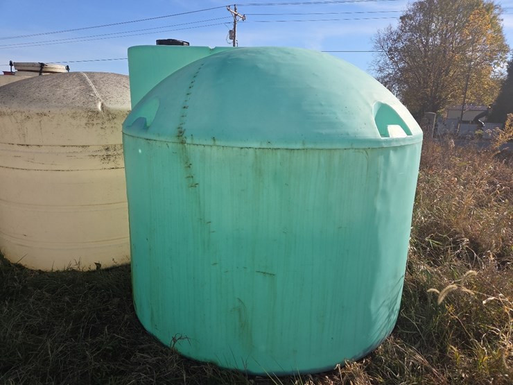 1650-gallon--snyder-poly-flat-bottom-tank-image-4