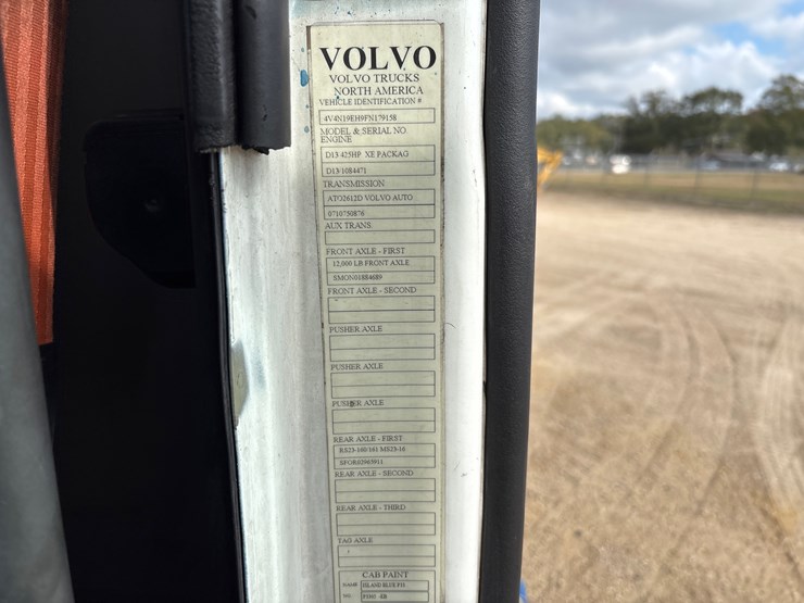 2015-volvo-vnl42t300-image-15