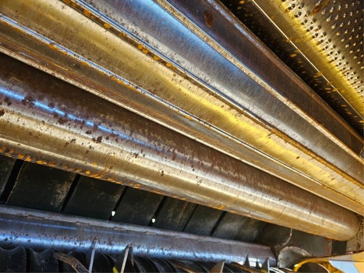 new-holland-roll-belt-560-image-33