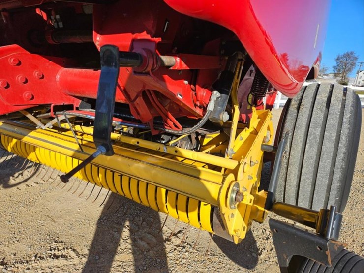 new-holland-roll-belt-560-image-16