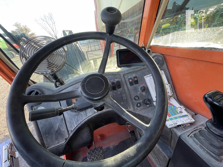 2011-jlg-g10-55a-image-11