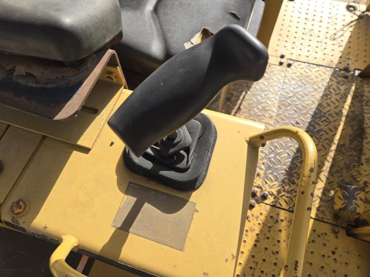 1996-caterpillar-d3c-image-24