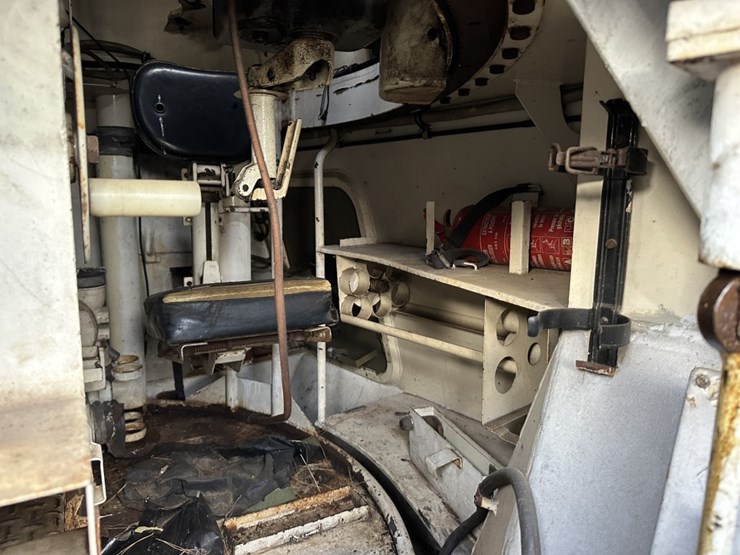 2118-ford-300-image-25