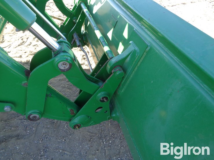 2013-john-deere-6150r-image-17